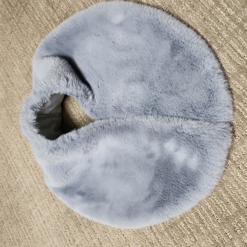 Beautiful faux fur neck shawl